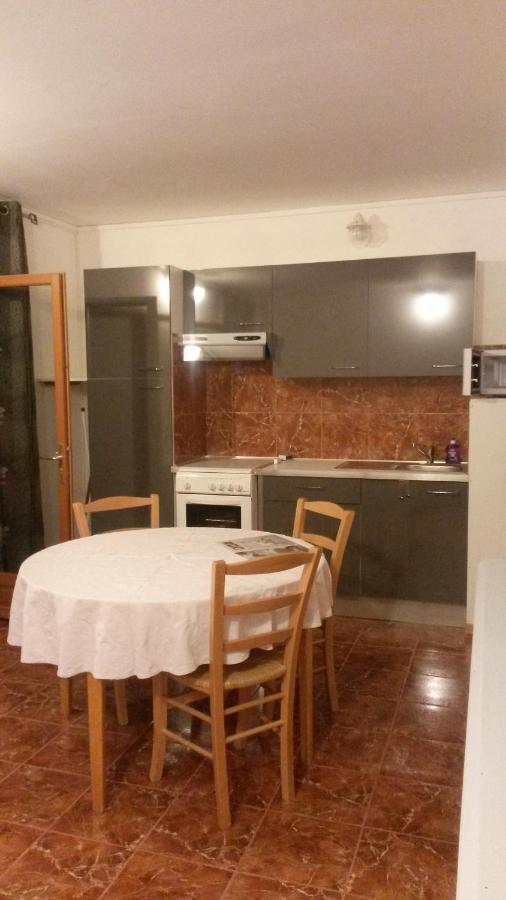 Gites Croignes-Ponant Appartement Lambesc Buitenkant foto